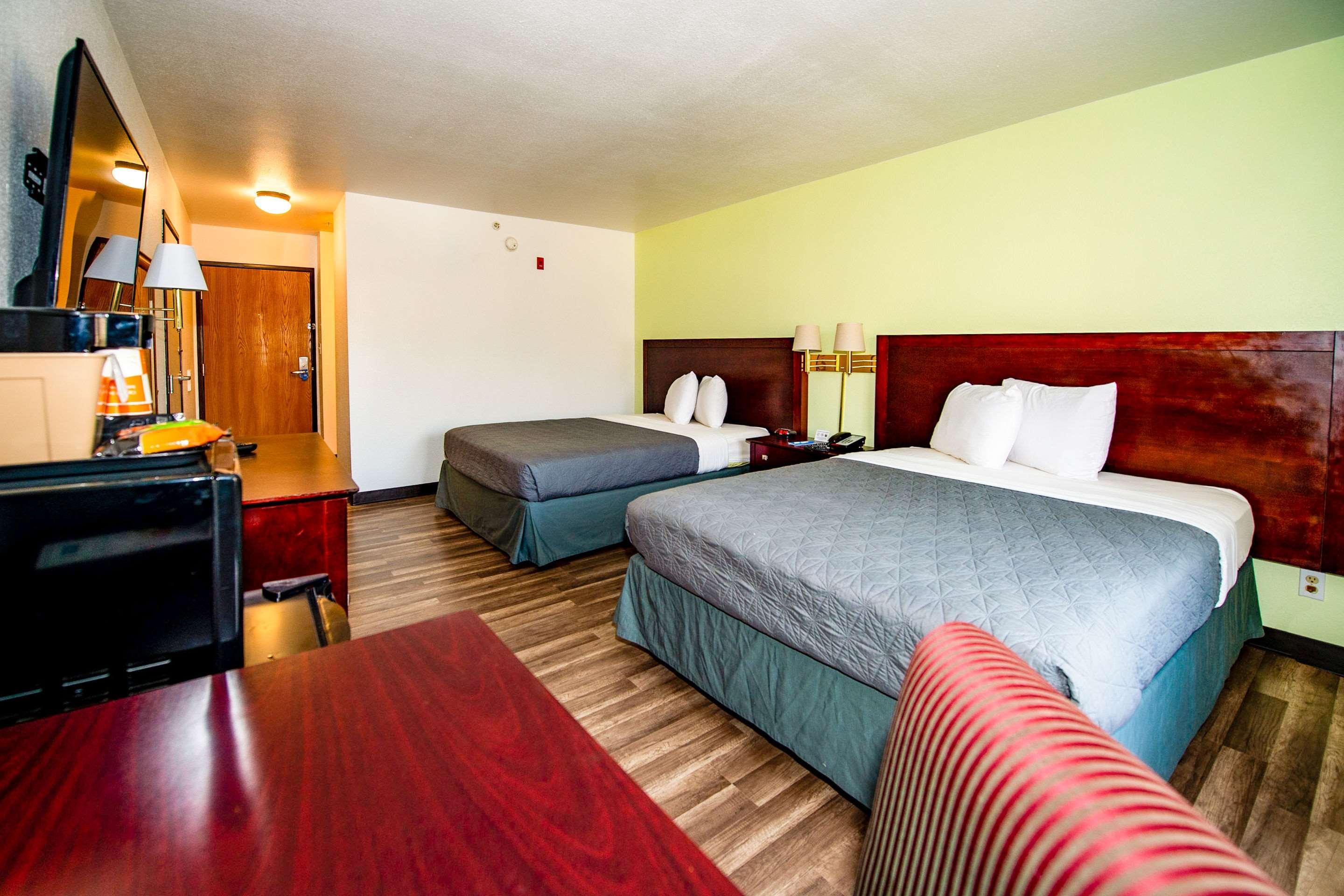 Rodeway Inn Central Колорадо-Спрингс Экстерьер фото